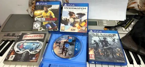 Bundle of PS4 games including Overwatch, PES 2016, Nier: Automata and more