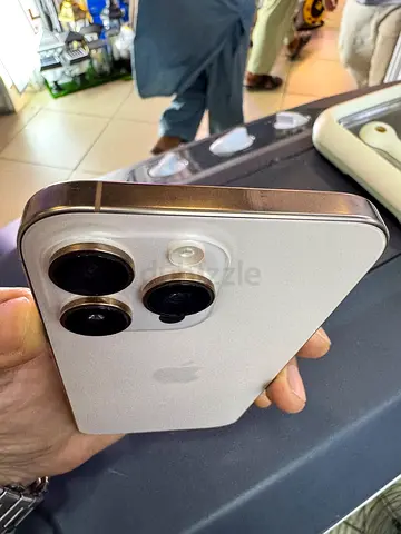 Apple iphone 16pro max gold good condition, triple camera back