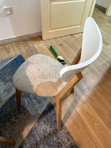 Wooden dining table with 5 chair with beige seat — used condition