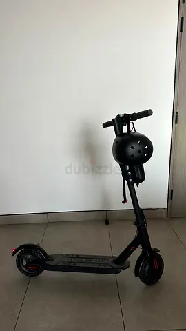 Used electric scooter in excellent condition with helmet and display