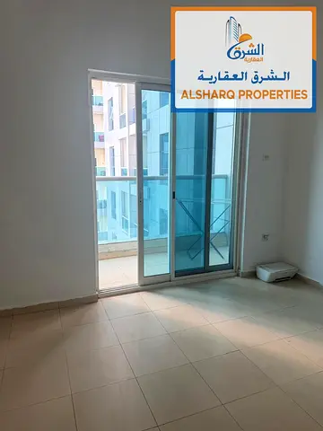 شقة غرفتين وصالة بسيتي تاور عجمان مع بلكونة وباركن فري جاهزة للسكن