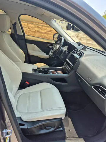 صورة مصغرة 15 لـ 2017 Jaguar F-PACE
