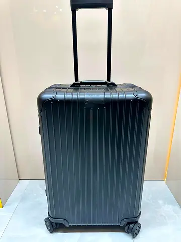 RIMOWA luggage cabin size