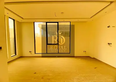 سعر مميز للغاية || فيلا مستقلة بأربع غرف نوم || تصميم عصري || مساحة واسعة || قريبة من طريق مليحة || موقع متميز