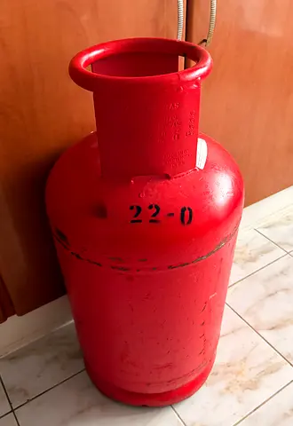22kg Gas Cylinder with Regulator + 2m pipe (6 month old) ~25% Gas remaining