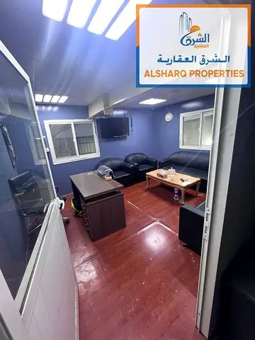 Sharjah Industrial Garage 4 – Fully Operational and Ready 200 sq m – 12+ parking spaces Fully air-conditioned + 4-level ceiling Complete mechanical
