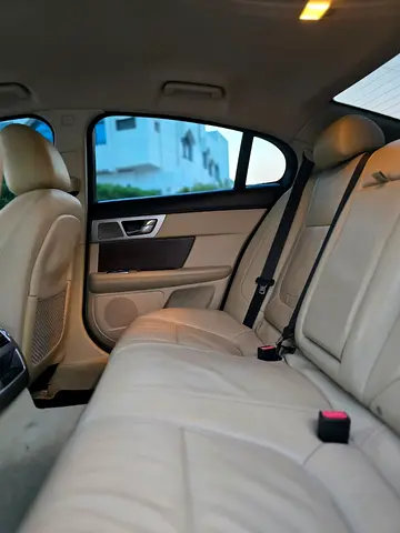 2012 Jaguar XF photo 7