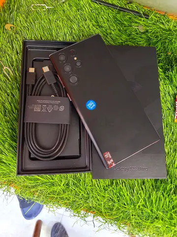 Samsung Galaxy S22 Ultra - Black (With Original Box & Charger) 256GB