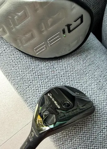 Taylormade Qi35 4 Hybrid