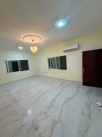 Neat and clean family room available in Al Rashidiya
