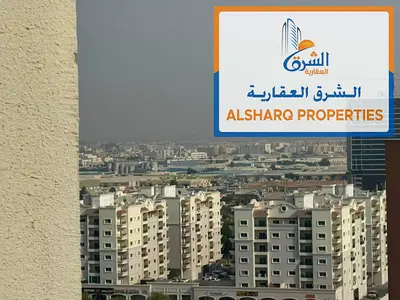 في زاوية ساحرة بالجرف 2 خلف داي تو داي، تنتظرك قصة عشق رومانسية بغرفة وصالة ذات بلكونة مفتوحة وخزائن ماستر. بـ 35 ألف فقط على 6 دفعات، تواصل الآن!