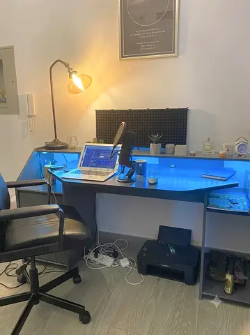 Amazing Home or office desk and chair - including lights for gaming