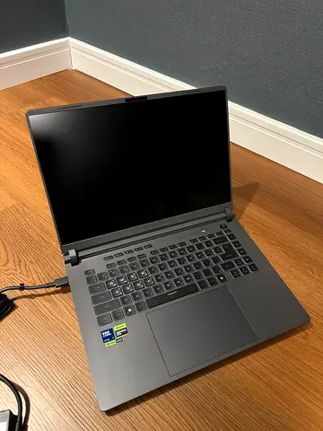 Asus ROG Strix G16 ( ultra 7 , 32gb , 5070 )
