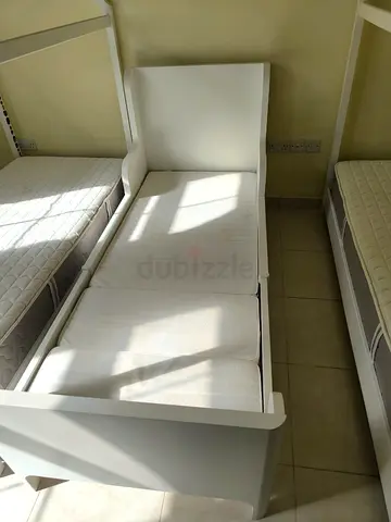 Single white extendable wooden bed frame with mattress (used)