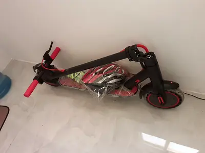 New Electric kick scooter with helmet — good condition