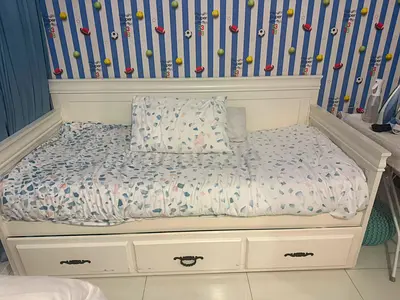 White wooden daybed with under-drawer another place to sleep in, good condition