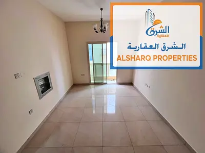 شقه غرفه وصاله مقابل مستشفى ثومي _ قريبه من كل الخدمات _ مساحات واسعه  _ صيانه كامله علي المالكِ ِ
