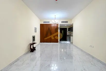 Like New / Wardrobe / Covered Parking / Easy Exit