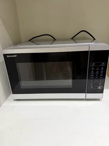 Sharp countertop microwave oven - good working condition
