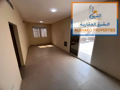 A unique opportunity to live in a brand new building, a two-bedroom apartment with a large roof terrace, near the Chinese market.