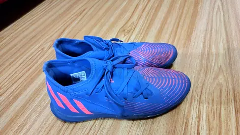 Adidas football shoes - boy (EU35)