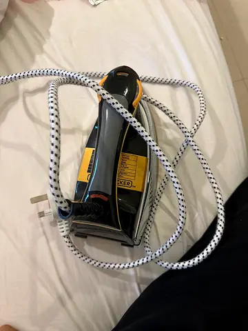 Black & Decker Steam Iron - Good Working Condition