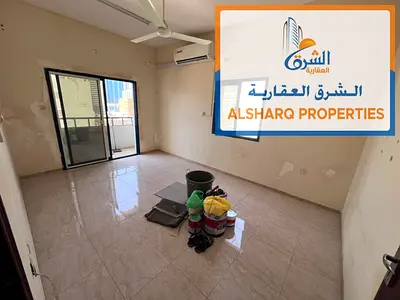للايجار السنوي كورنيش عجمان غرفتين وصاله موزع كبير 2 بلكونه اطلاله بحريه 30 الف 6 دفعات
