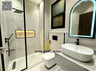 Special offer: Villa with all fees included in the Al Yasmin area, opposite Sheikh Khalifa Street. Freehold ownership at a negotiable price.