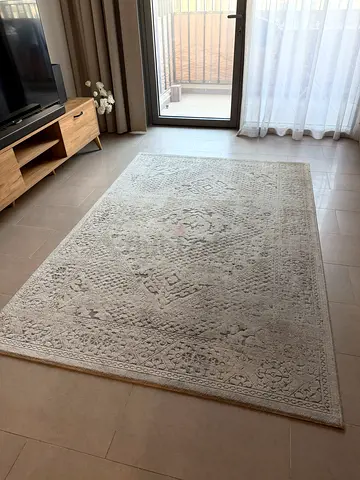 Light grey patterned rug - good condition, 160x230cm (approx.)