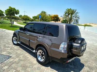 Mitsubishi Pajero GLS Medium Line 2009 - GCC Specs