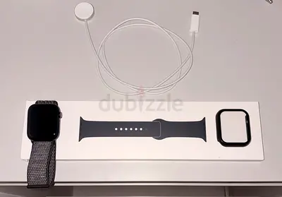 GREAT CONDITION Apple Watch Series 7 45mm with Magnetic Charging Cable and Straps + Screen protector