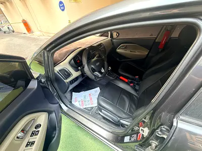2017 KIA RIO 照片 8