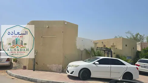 اللبيع بيت زاوية في ام خنور في 4 غرف منهم اثنين مستر والباقي مشترك عدد أربعة حمامات وصالة ومجلس وحوش ومطبخ شارعين قار مساحة 2500 قدم مطلوب في 550000 الف
