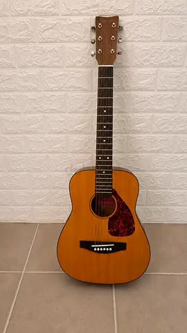 Yamaha FG Junior JR1 Acoustic Guitar + Carry Bag