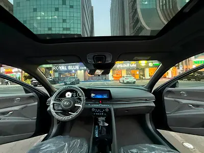 2025 Hyundai ELANTRA 缩略图 18