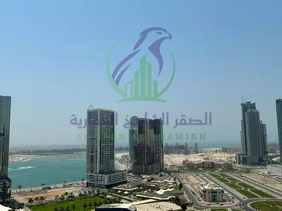 ثلاث غرف وصالة مع اطلالات بحرية واحد الغرف ماستر وخزائن بالحائط مساحات واسعة جدا تشطيب حديث سوبر دوبلكس