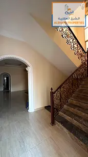 Large villa in Al Mowaihat - 5 spacious master bedrooms - spacious living room with sinks and bathro
