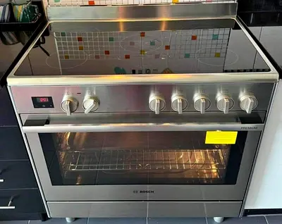 Bosch freestanding electric range with glass-ceramic hob - good condition