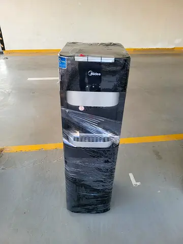 Bottom load water dispenser