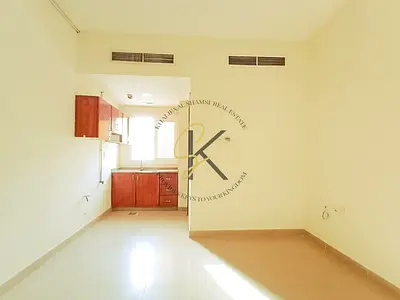 Lavish studio available in muwaliah full of family building for contact Babar