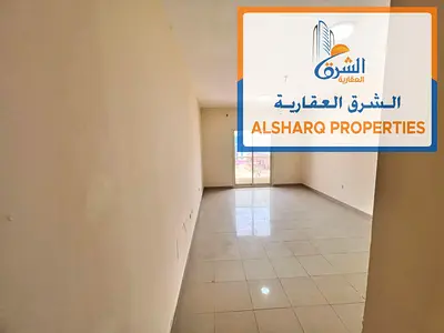 سكن عائلي - موقع مميز - شقه مضيئه بالكامل - بلكونه - تكيف مركزي - صيانه فري - سهله المخرج للشارقه ودبي