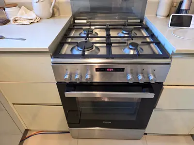 Siemens 4 burner top gas oven electric latest model same like new condition