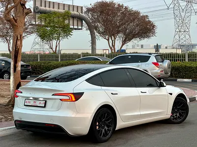 2024 Tesla MODEL 3 — фото 2