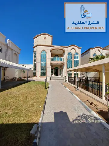شرقان | فيلا للإيجار | مسبح خاص | إطلالة بحرية | 4 غرف ماستر | 7 حمامات | 3 طوابق | 145 ألف | 4 دفعات
