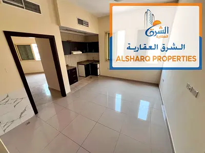 سكن عائلي - غرفه ماستر - مطبخ امريكي مفتوحه - تكيف مركزي - صيانه فري - سهله المخرج للشارقه ودبي