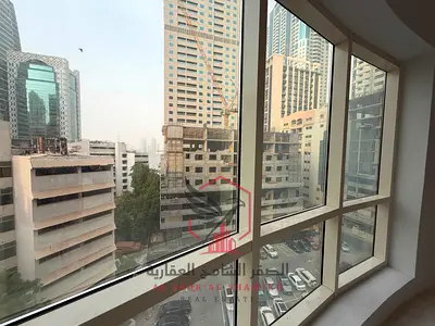 اجمل اطلالة بحرية بانورامية لغرفة وصالة مع تكيف مجانا على المالك و جيم ومسبح مجانا و كيدز اريا و الغرفة ماستر مع خزائن بالحائط