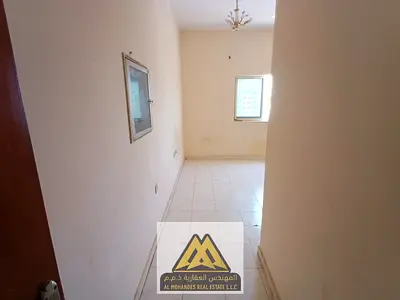 استوديو متميز للإيجار السنوي (تشطيب نظيف + بناية هادئة) بجوار مستشفى أمينة في الراشدية 3، عجمان