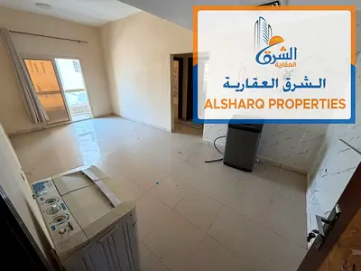 فرصة مميزة للسكن في شقة بموقع حيوي وخدمي بالقرب من جميع الخدمات.