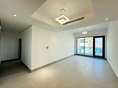 1BHK VERY LEXIREOUS NEAT AND CLEAN 1 BEDROOM APARTMENT AT PRIME LOCATION WITH FREE PARKING READY TO