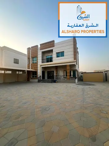 الحميدية – عجمان: فيلا تجارية كورنر بارتداد كبير، مساحة 7500 قدم، 6 غرف ومطبخين وصالتين ومجلس. بـ 165 ألف على 4 دفعات. الحق العرض!